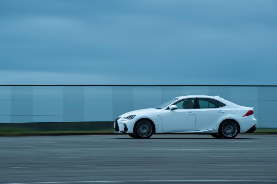  Lexus IS350 F-Sport (XE30) 2016 года  (JP) (фото 15 из 17)